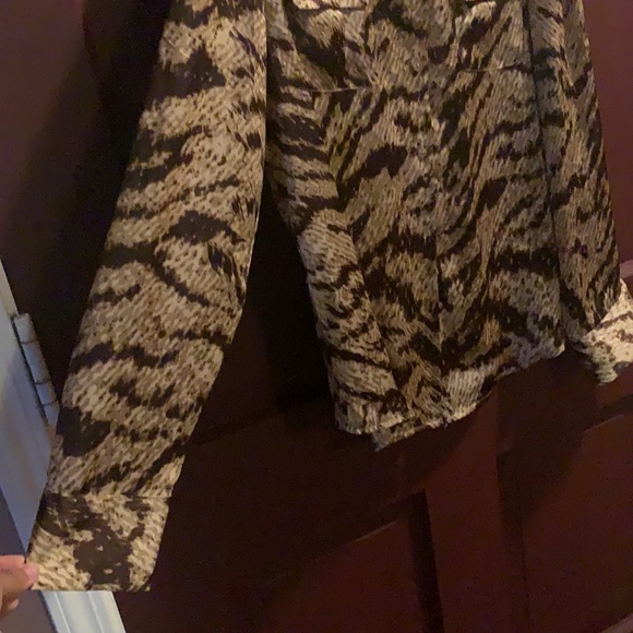 JONES NEW YORK SIGNATURE ANIMAL PRINT BLOUSE (M) - Picture 5 of 9